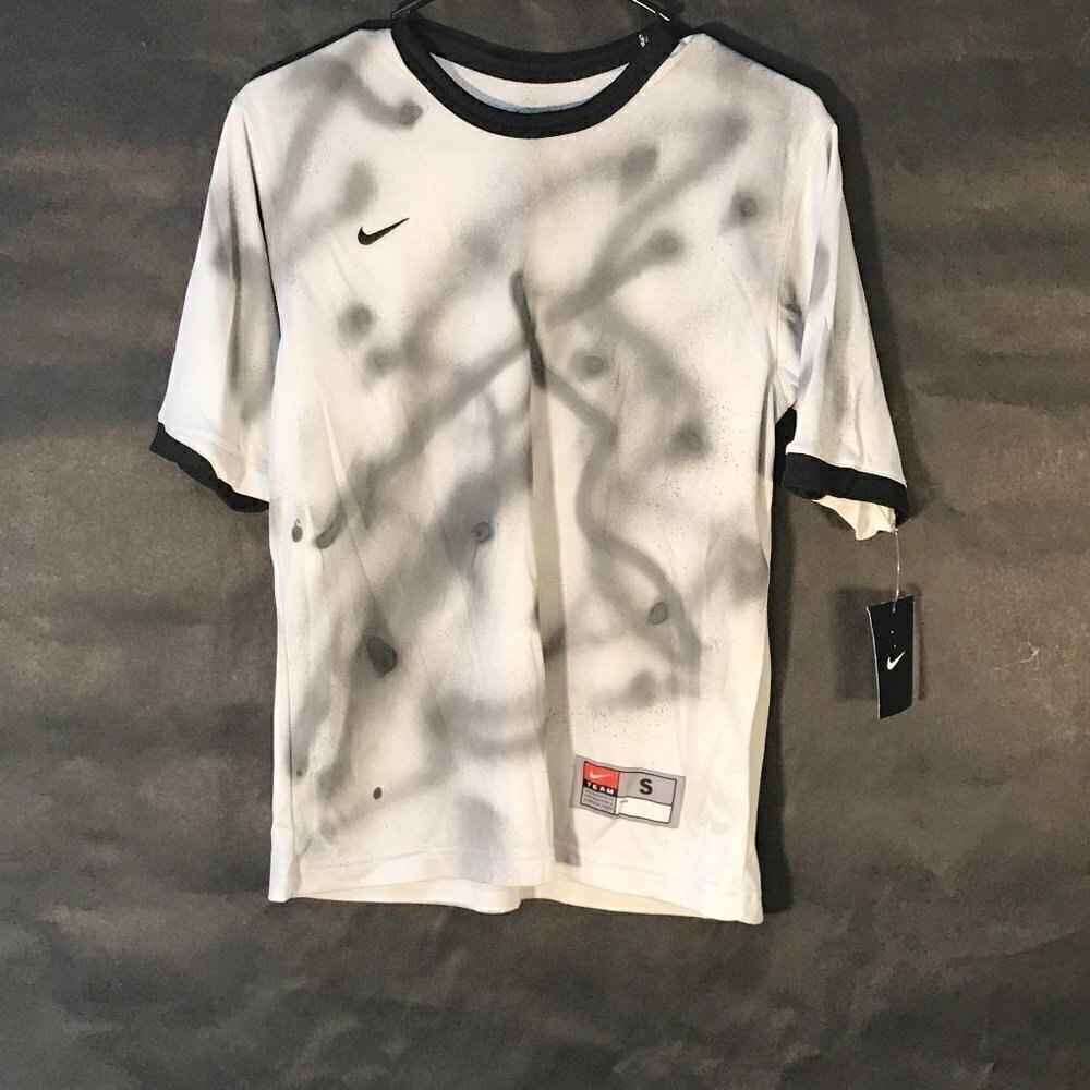 NWT NIKE Futbol Soccer Spay Paint Activewear Athletic Workout Jersey - Picture 2 of 12